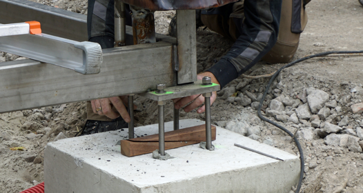 Mannes komt op zijn poten terecht