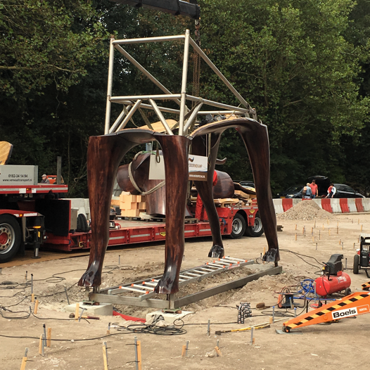 Mannes komt op zijn poten terecht